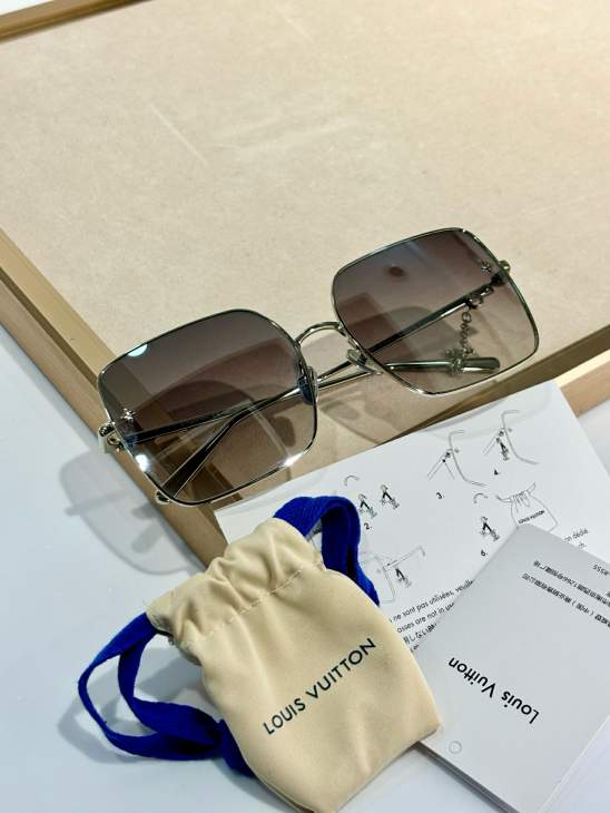 Picture of Louis Vuitton Sunglasses _SKUfw76323954fw